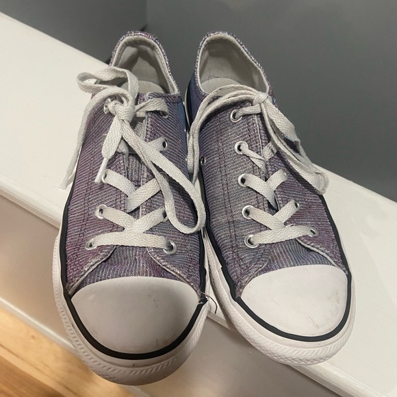 Kids shimmery purple converse size 2 *inspect photos for wear - Picture 1 of 10